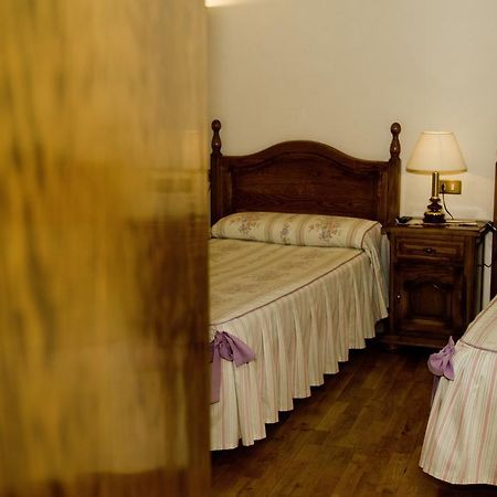 Hostal Las Coronas Sos del Rey Católico Buitenkant foto