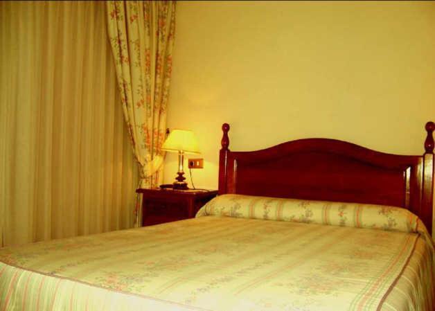 Hostal Las Coronas Sos del Rey Católico Kamer foto