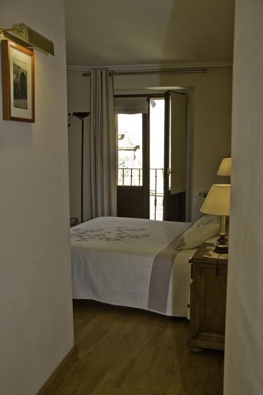 Hostal Las Coronas Sos del Rey Católico Buitenkant foto
