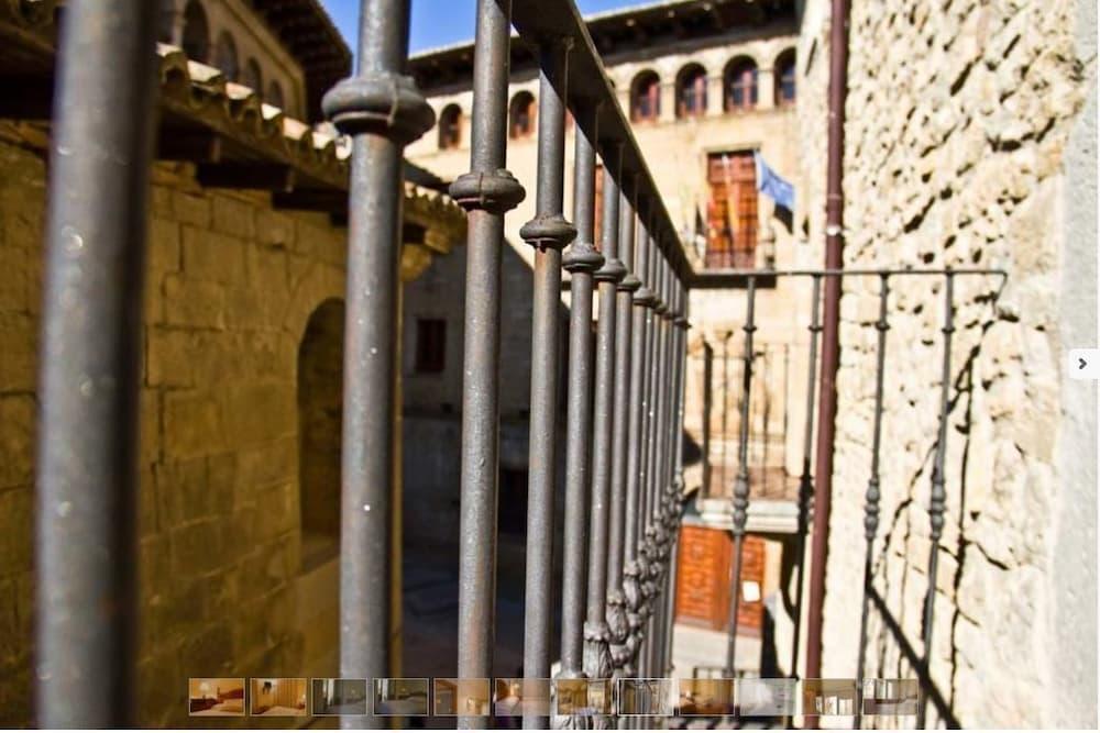 Hostal Las Coronas Sos del Rey Católico Buitenkant foto